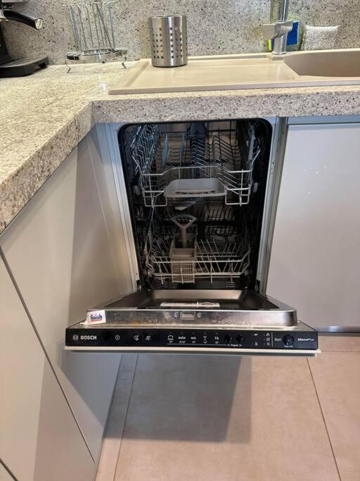Family Friendly 2 Bedroom Apartment Eden Gardens Tirana City Center Zewnętrze zdjęcie